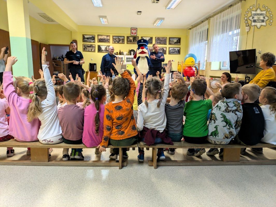 Sznupek w Tyskiej Komendzie – nowy przyjaciel dzieci i policji - fotoreportaż