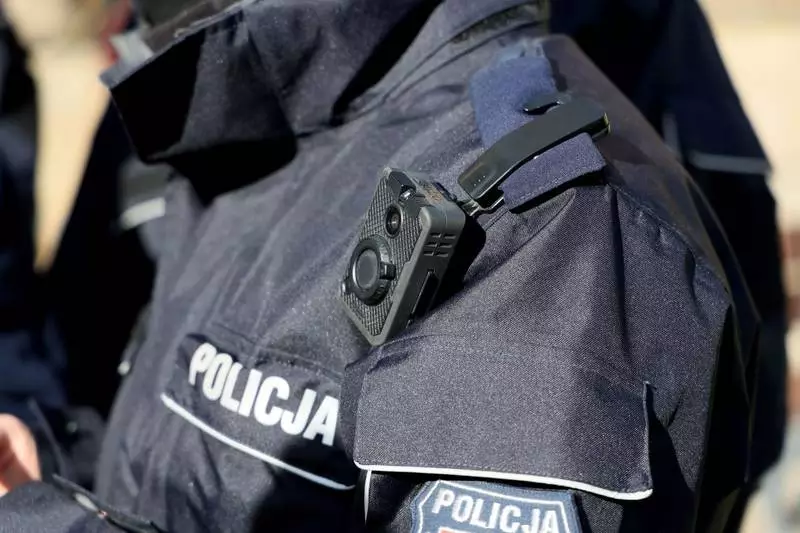 78-latka szukała urzędu skarbowego w nocy – szybka reakcja służb zapobiegła tragedii