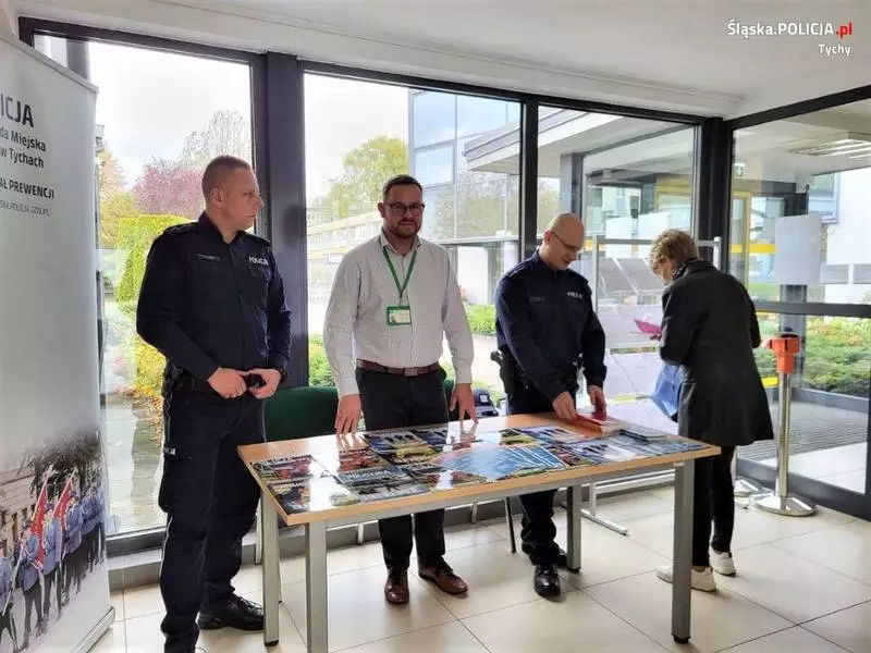 "Bezpiecznie, zdrowo, bezgotówkowo" - ZUS i Policja uczą, jak nie dać się zwieść!