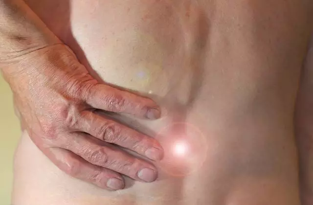 Ból kręgosłupa w pracy. Porady