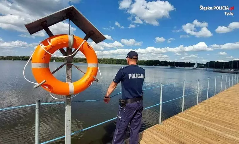 "Kręci mnie bezpieczeństwo nad wodą". Tyscy profilaktycy patrolują Jezioro Paprocańskie