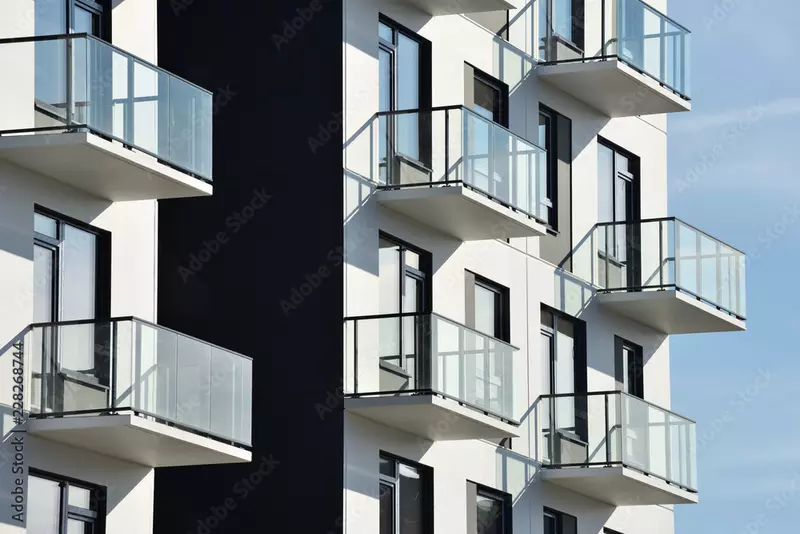 Mocowanie balustrady do elewacji – praktyczne wskazówki