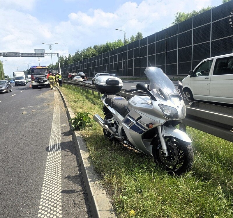 Motocyklista pod wpływem alkoholu uderzył w bariery – trafił do szpitala