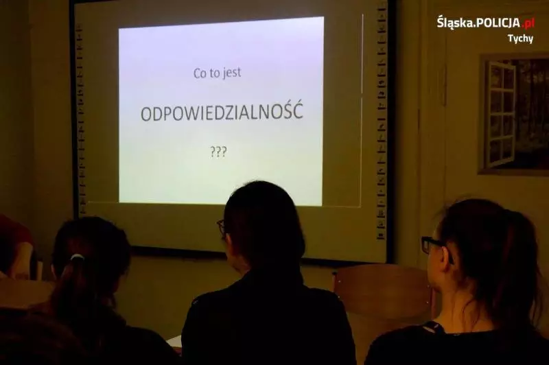 Nieletni nie oznacza bezkarny. Spotkania policjantów w tyskich szkołach