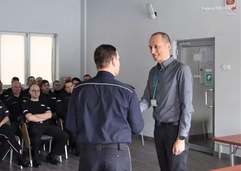 Pięciu policjantów pożegnało się ze służbą. Zasłużona emerytura tyskich funkcjonariuszy