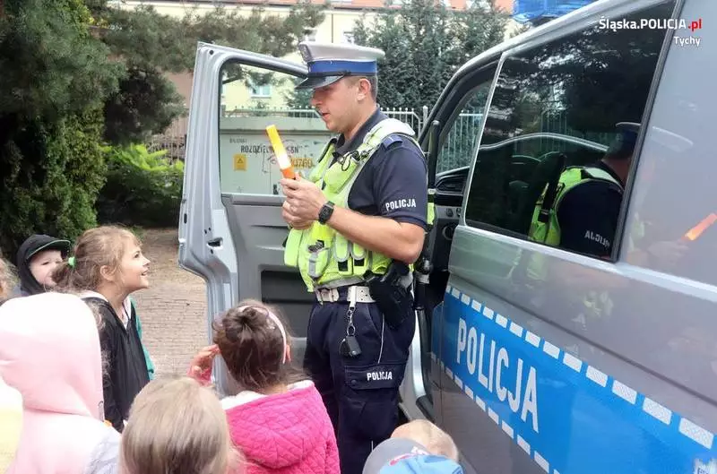 Policjanci ze Sznupkiem u przedszkolaków
