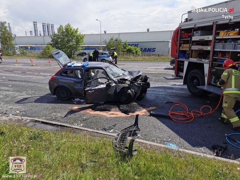 Poważny wypadek na ul. Turyńskiej w Tychach. Policjanci wyjaśniają okoliczności