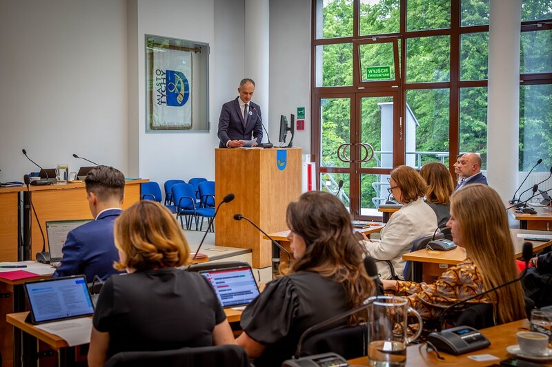 Rondo Wilkowyjskie, AI i nowe przepisy najmu lokali – podsumowanie XV Sesji Rady Miasta