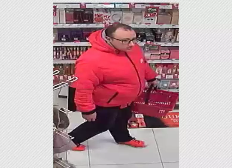 Rozpoznajesz mężczyznę ze zdjęć? Powiadom Policję!