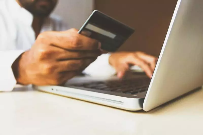 Sklepy internetowe - jak zacząć sprzedawać online?