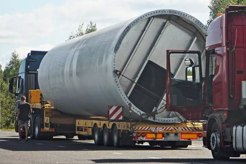 Transport ponadgabarytowy – jakie są jego specyficzne wymagania?