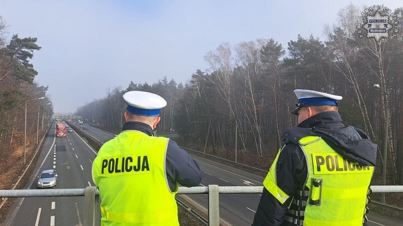 Tyscy policjanci kontrolowali S1 – mandaty za jazdę „na zderzaku”
