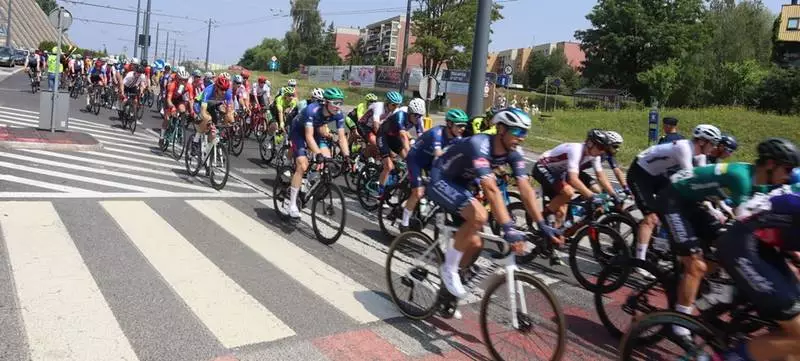 Tyscy policjanci zabezpieczali wyścig kolarski