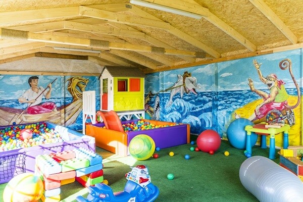 Wakacyjny wypoczynek nad Bałtykiem w domkach Szmaragdowe Morze