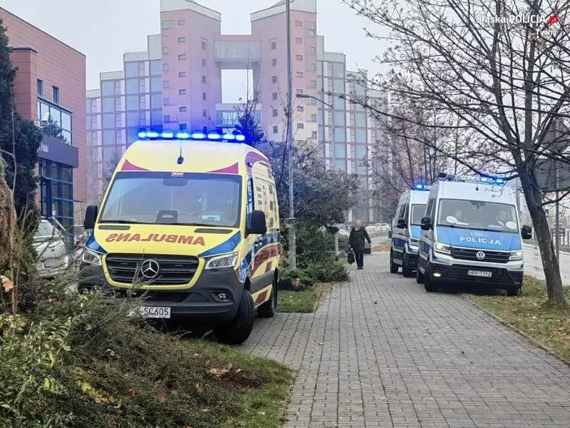 Wypadek na Dmowskiego: służby ratunkowe nie zdołały uratować życia 73-latka