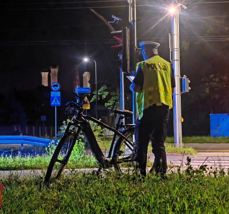 Wypadek na Piłsudskiego: rowerzysta i użytkownik hulajnogi trafili do szpitala