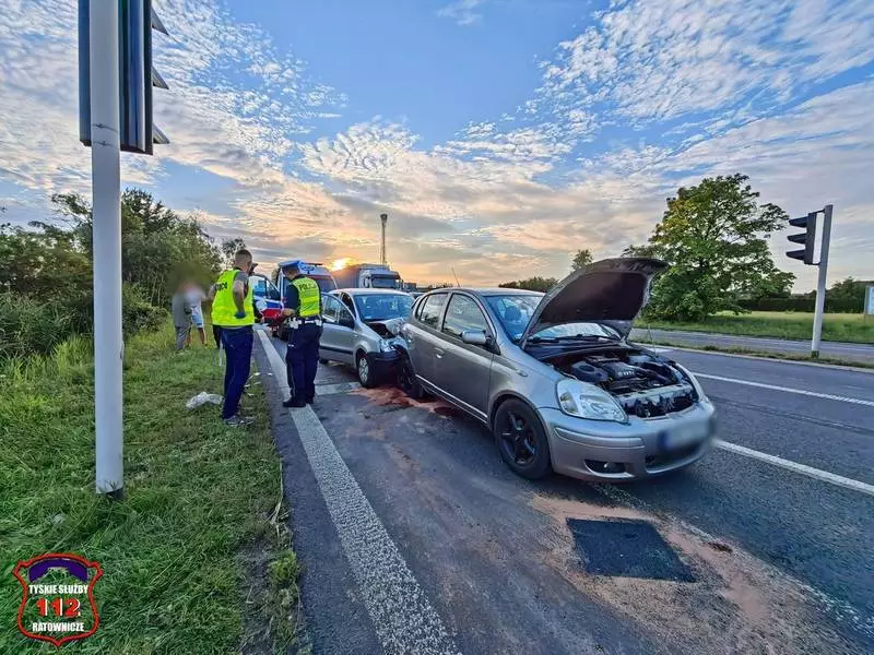 Wypadek na ulicy Turyńskiej w Tychach. Policjanci wyjaśniają dokładne przyczyny