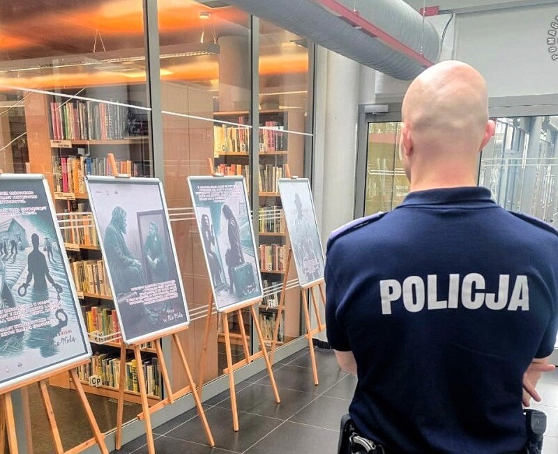 "Zatrudnieni w NieWolę" – wystawa w Tyskiej Mediatece edukuje o handlu ludźmi